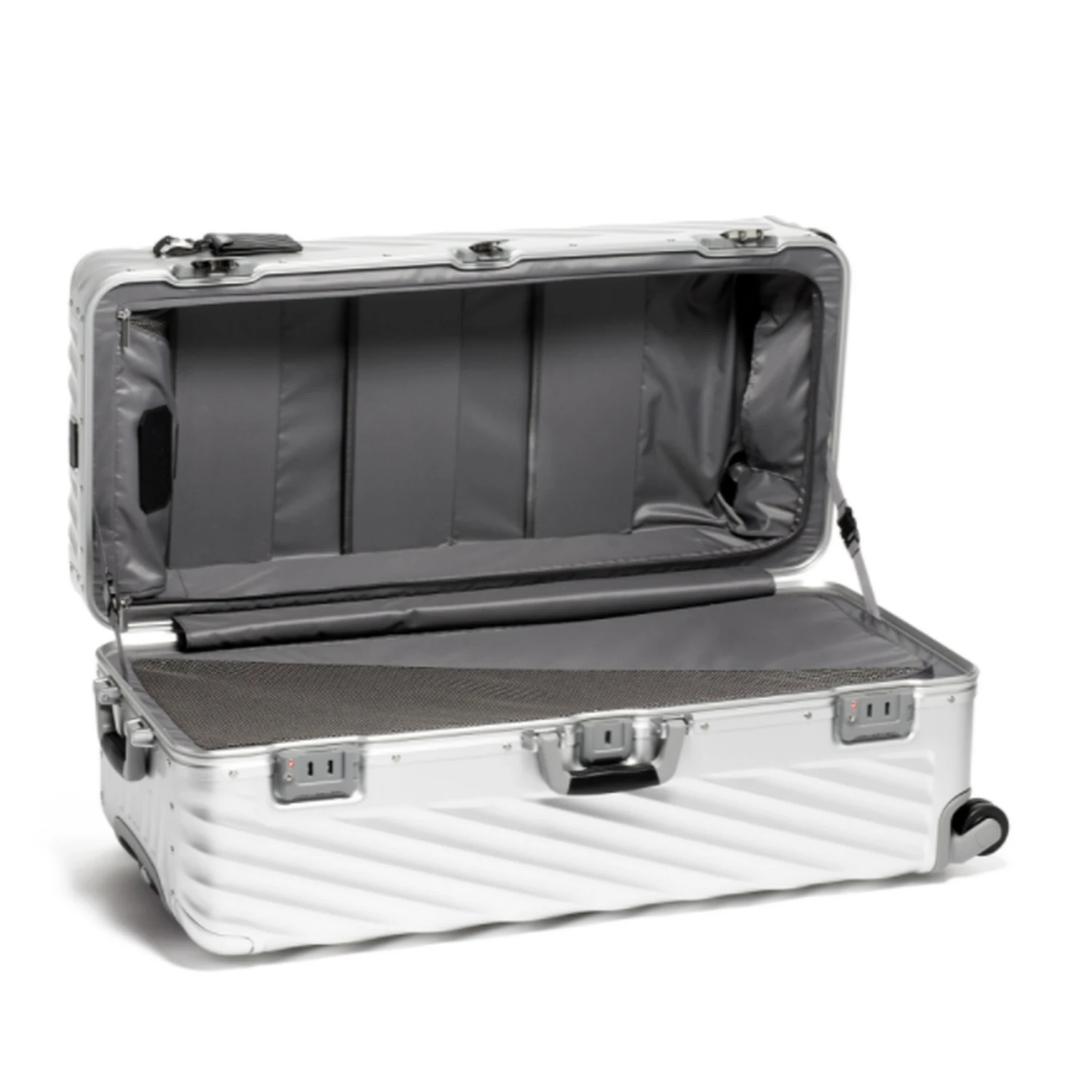 TUMI 19 Degree Aluminum Rolling Trunk 4 TUMI 19 Degree Aluminum Rolling Trunk - Image 4