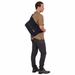 Thule Luggage Paramount 14L Crossbody 26 Thule Luggage Paramount 14L Crossbody -Victorinox Shop Thule Luggage Paramount 14L Crossbody 7