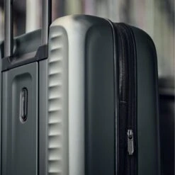 Victorinox Airox Advanced Medium Hardside Case -Victorinox Shop Victorinox Airox Advanced Medium Hardside Case 19